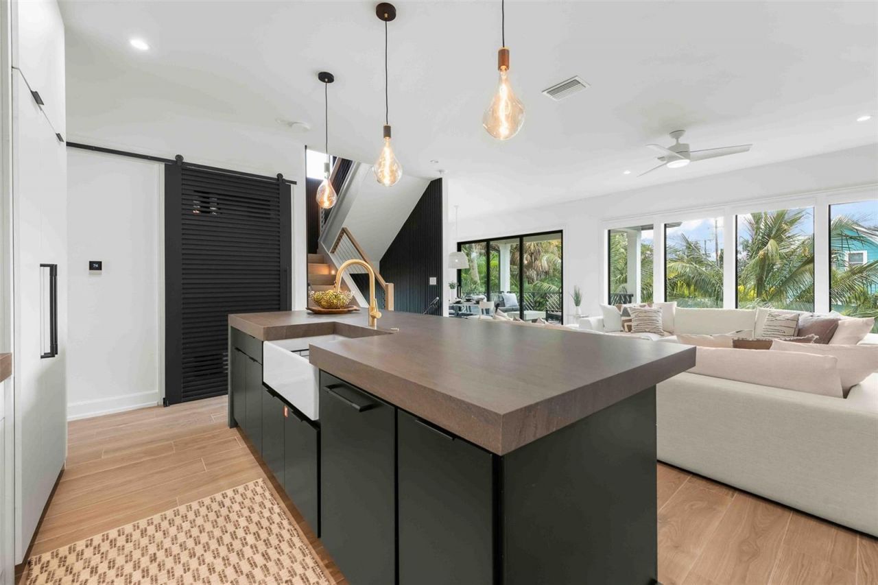 5612 Guava Street, Holmes Beach, FL 34217 Photo