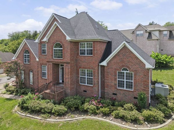1046 Island Brook Dr , Hendersonville, TN 37075