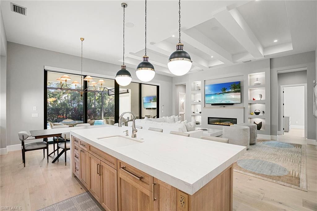 2036 Cambridge Park Dr, Naples, FL 34109 Photo