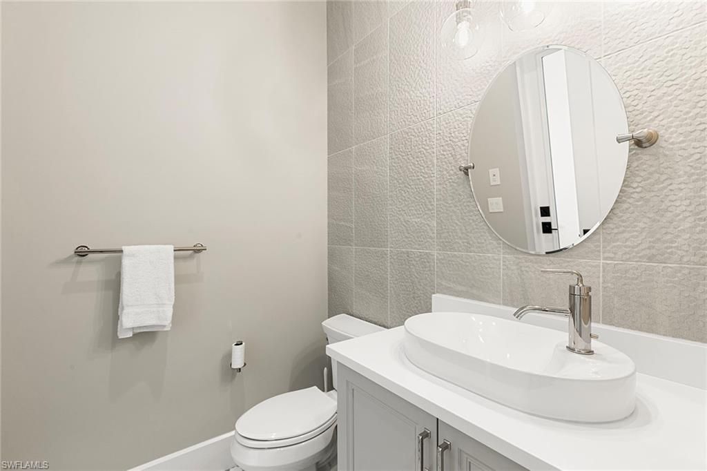 2036 Cambridge Park Dr, Naples, FL 34109 Photo