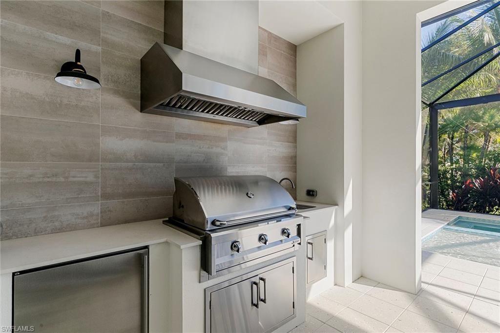2036 Cambridge Park Dr, Naples, FL 34109 Photo