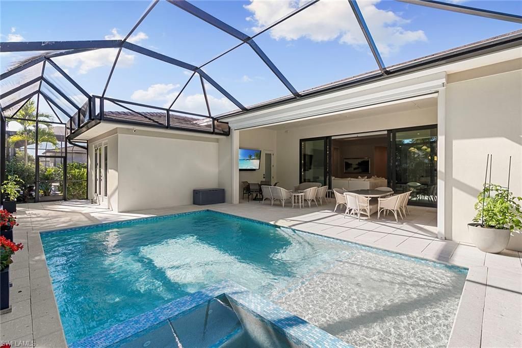 2036 Cambridge Park Dr, Naples, FL 34109 Photo