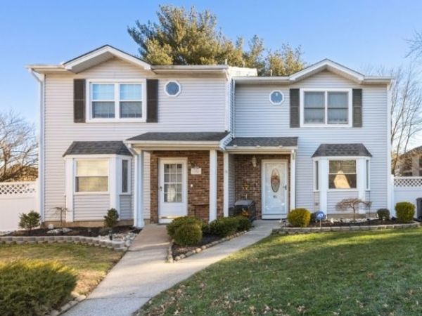 126 Leah Ct, South Brunswick, NJ 08810