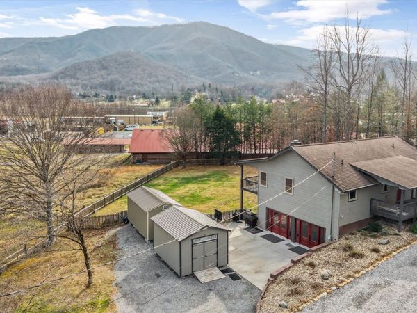 3225 Laurelwood Ave, Sevierville, TN 37862