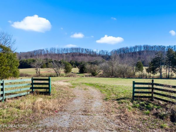 1311 Paint Rock Valley Rd, Philadelphia, TN 37846