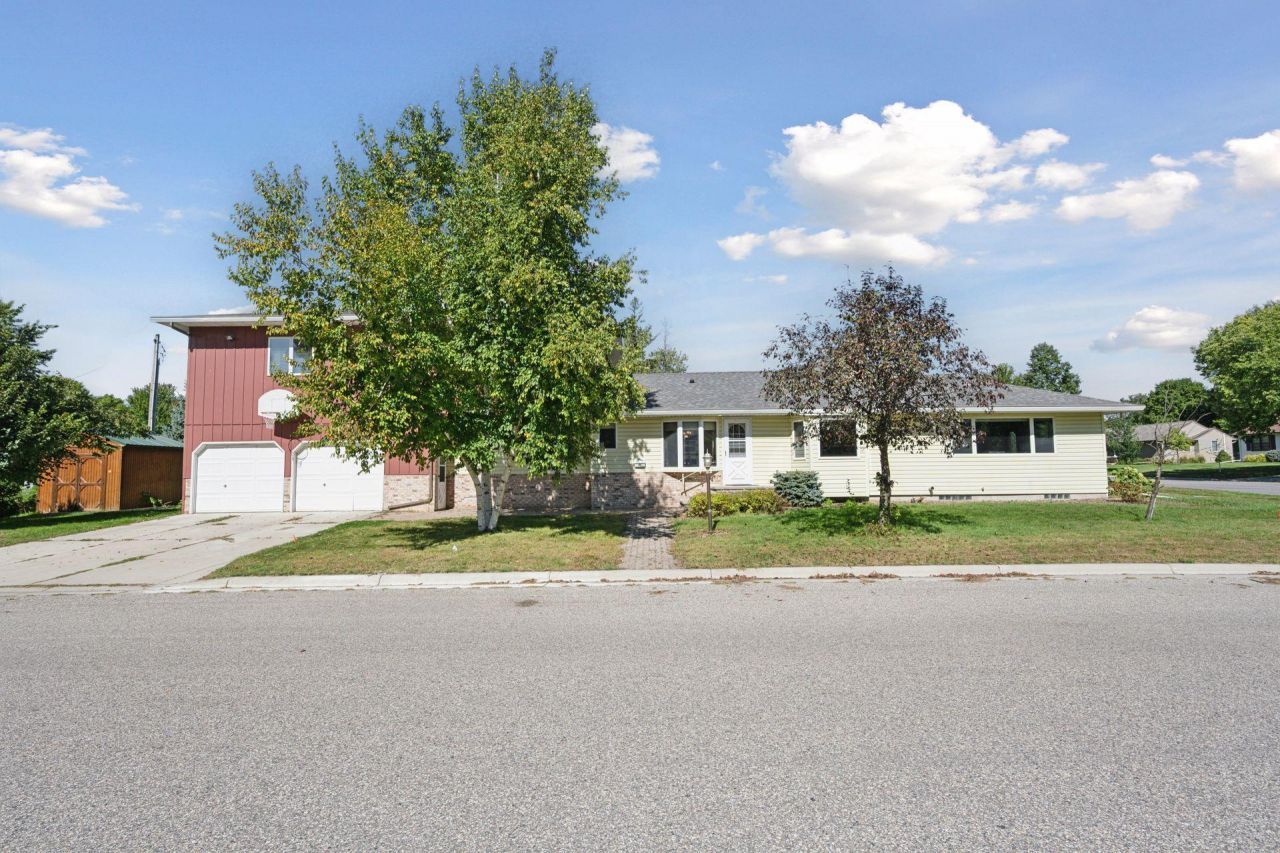 612 S 11th Street, Olivia, MN 56277 Main Photo