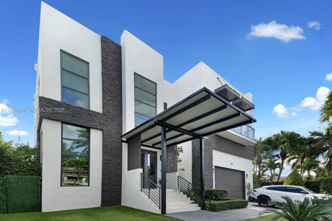 1970 NE 119th Rd, North Miami, FL 33181 Photo