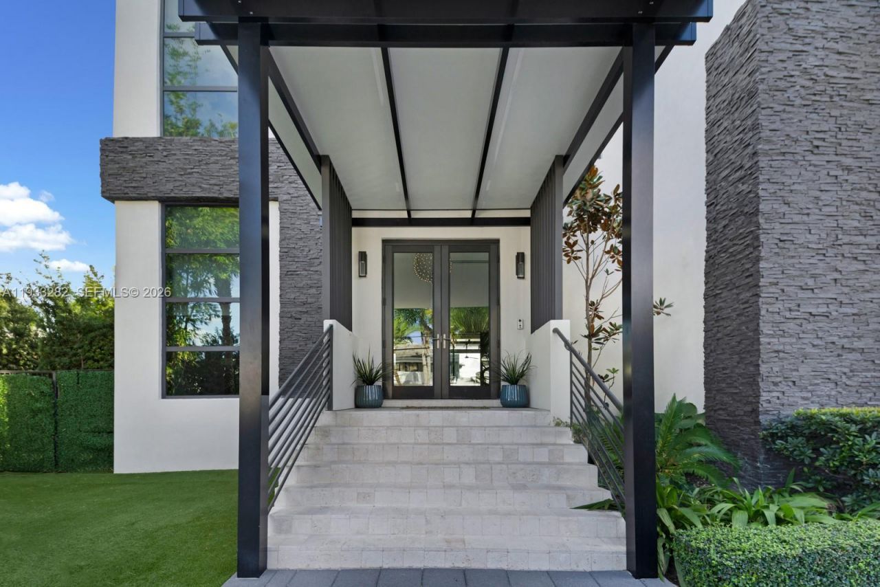 1970 NE 119th Rd, North Miami, FL 33181 Photo