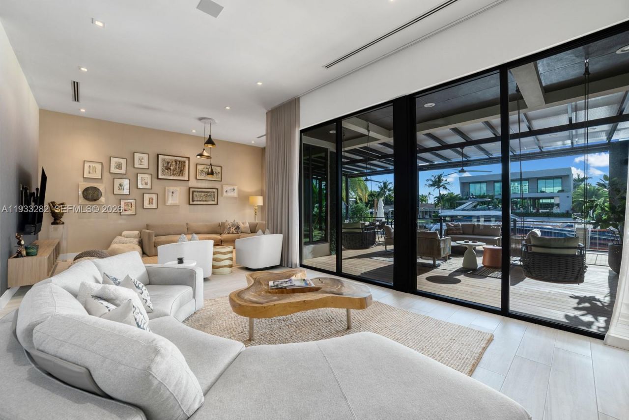 1970 NE 119th Rd, North Miami, FL 33181 Photo