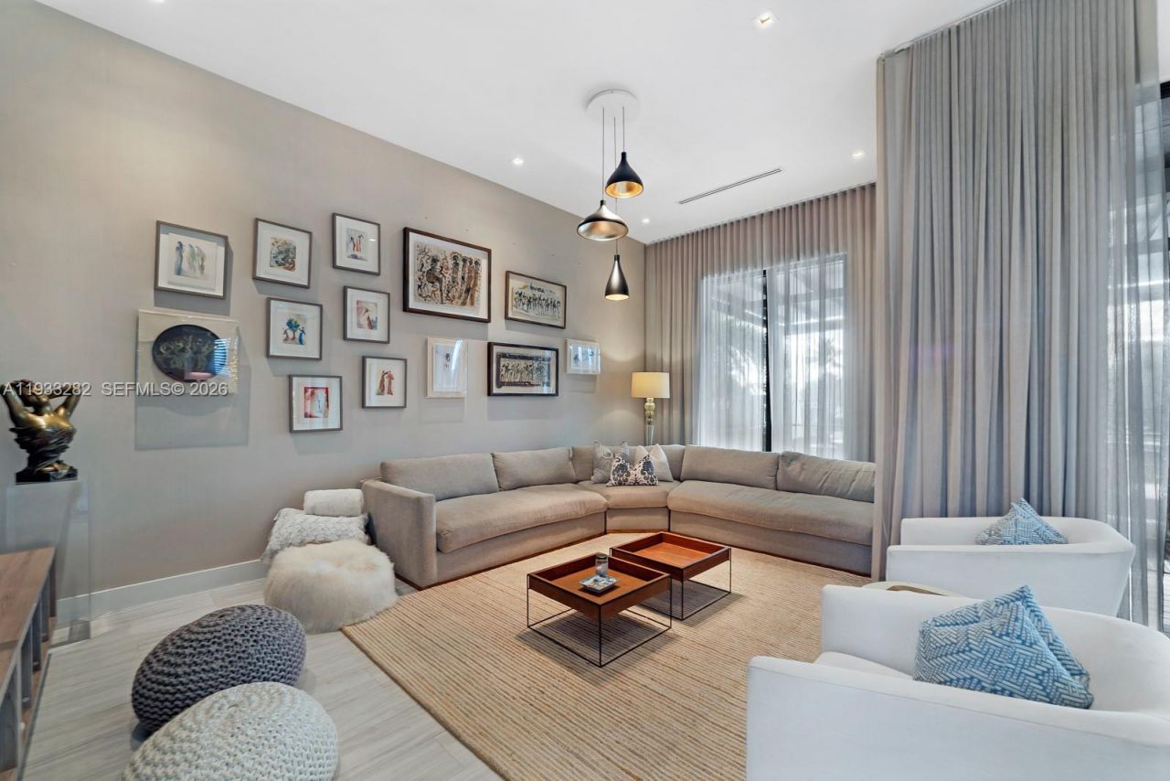 1970 NE 119th Rd, North Miami, FL 33181 Photo