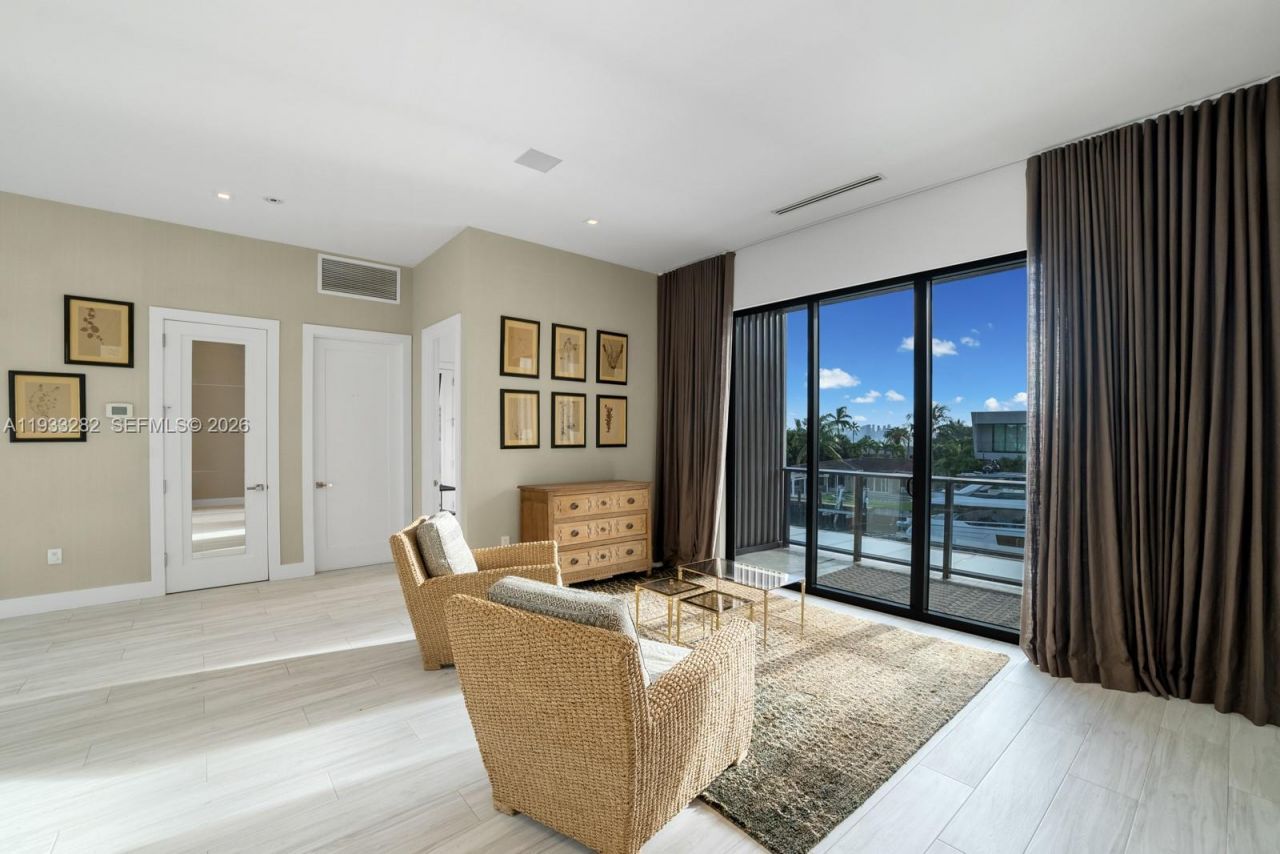 1970 NE 119th Rd, North Miami, FL 33181 Photo