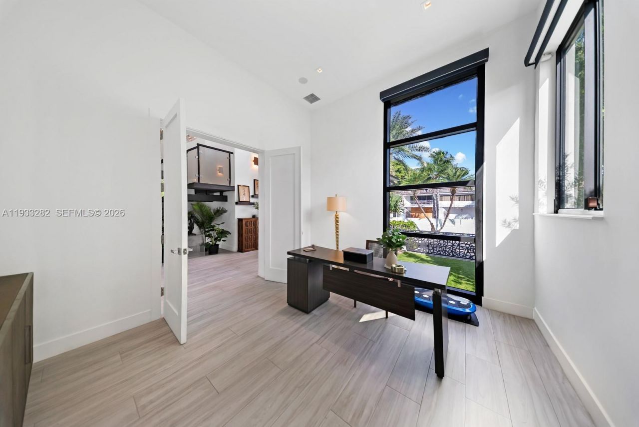 1970 NE 119th Rd, North Miami, FL 33181 Photo