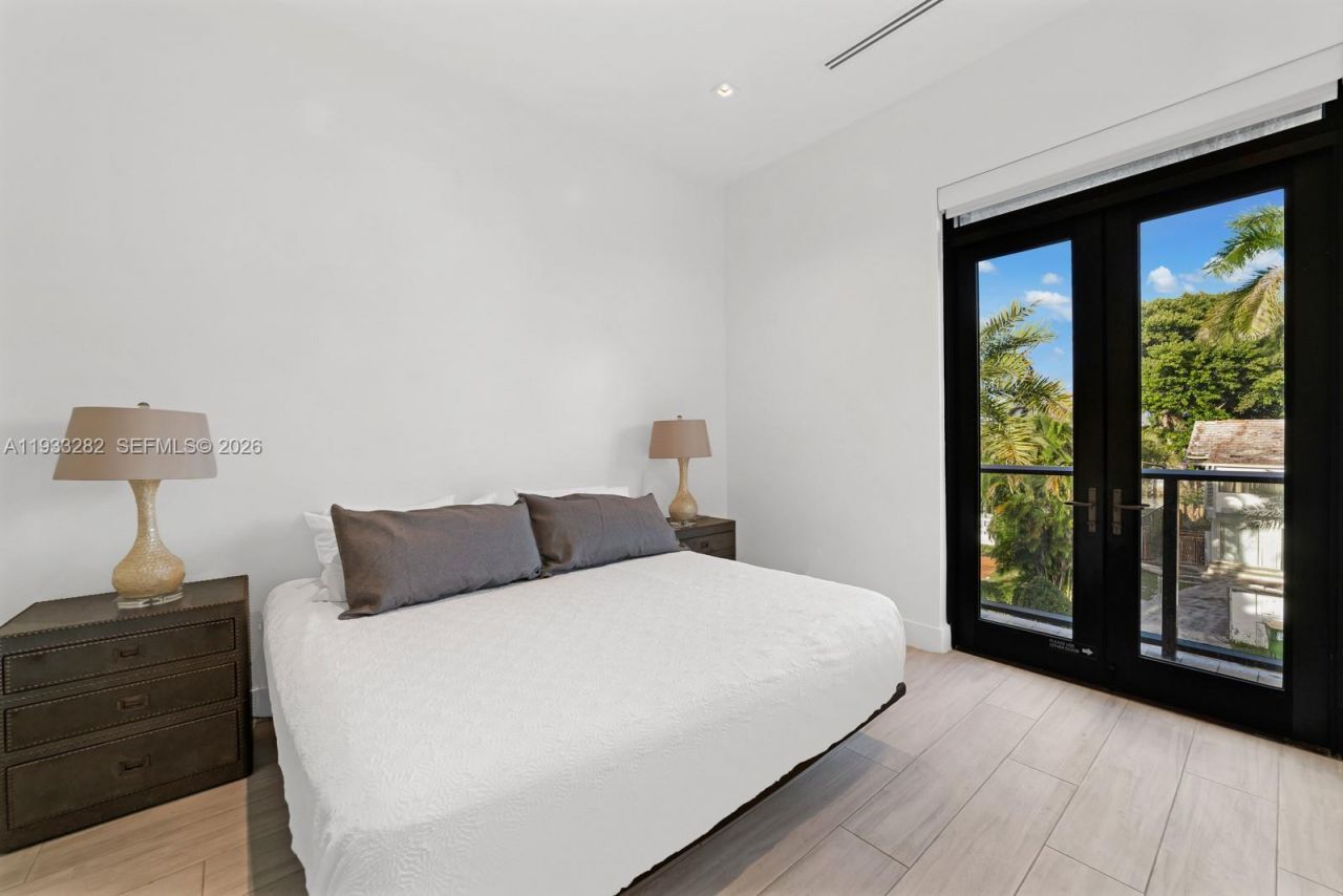 1970 NE 119th Rd, North Miami, FL 33181 Photo