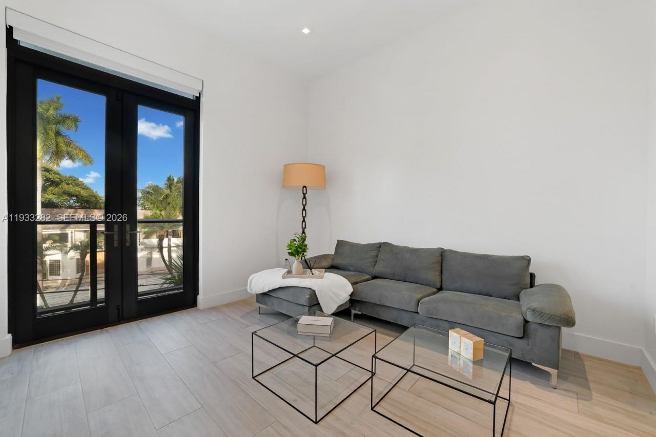 1970 NE 119th Rd, North Miami, FL 33181 Photo