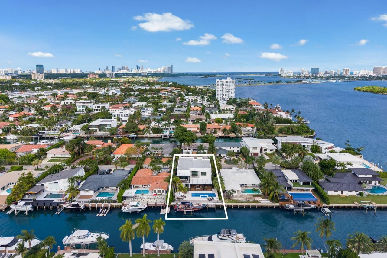 1970 NE 119th Rd, North Miami, FL 33181 Photo