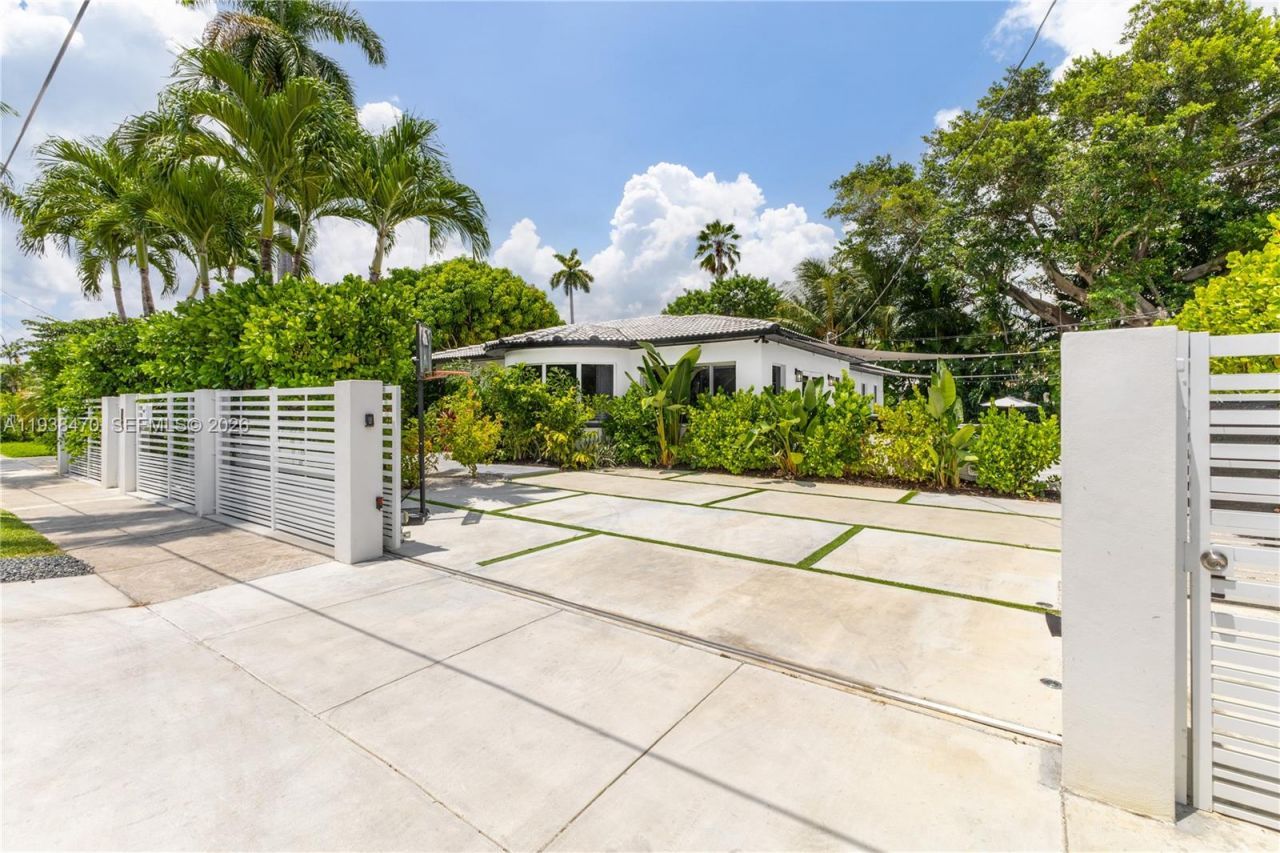 741 NE 87th St, Miami, FL 33138 Photo