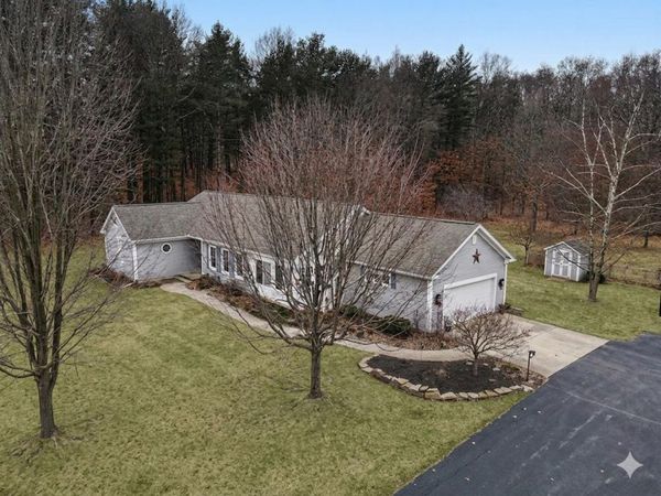 9131 N 42nd Street, Hickory Corners, MI 49060