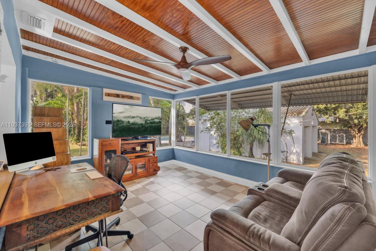 11660 NE 8th Ave, Biscayne Park, FL 33161 Photo