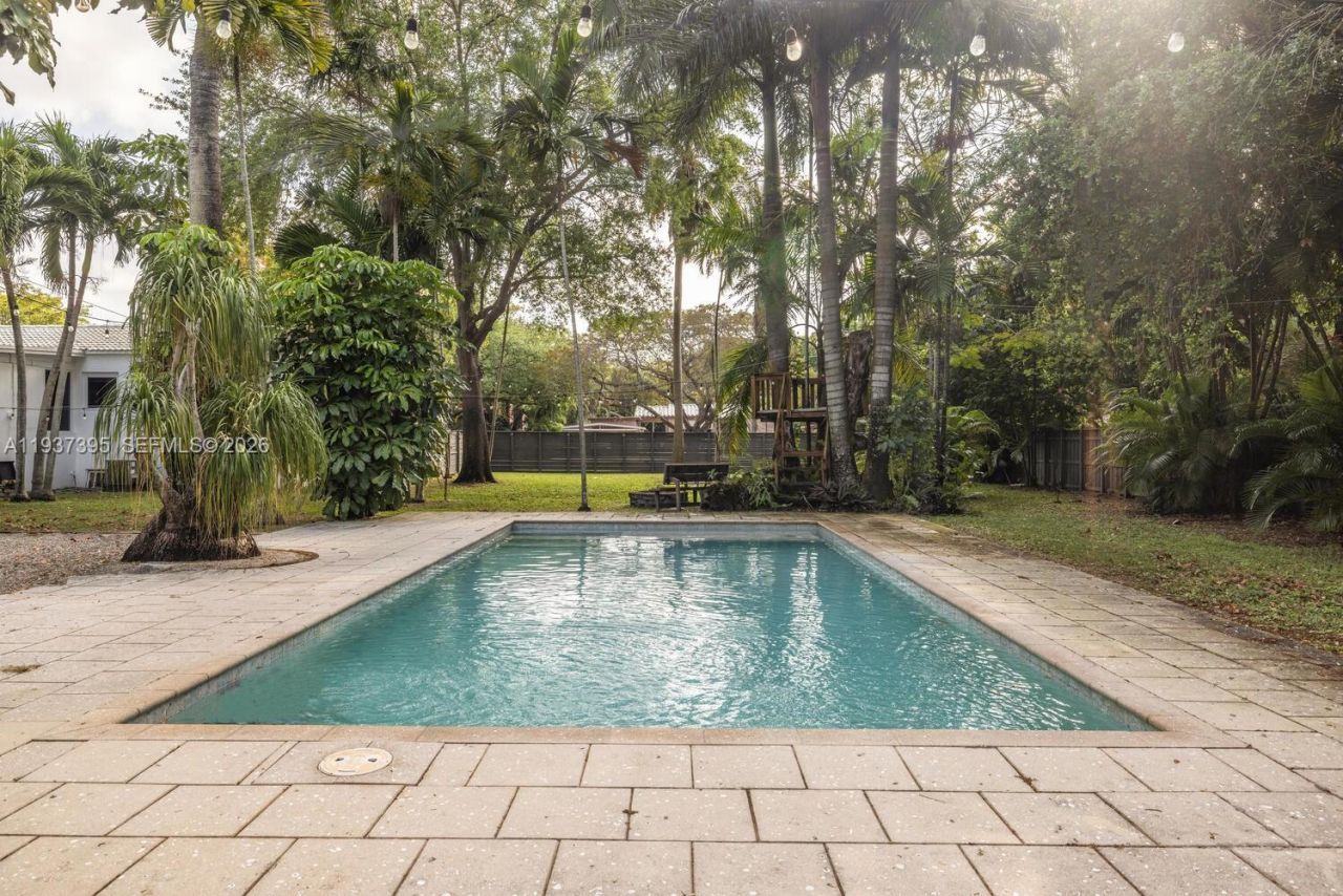 11660 NE 8th Ave, Biscayne Park, FL 33161 Photo