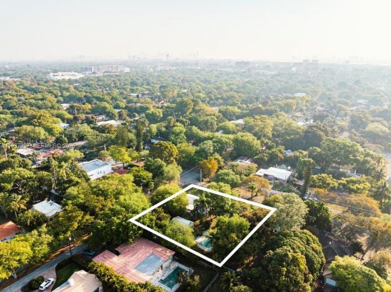 11660 NE 8th Ave, Biscayne Park, FL 33161 Photo