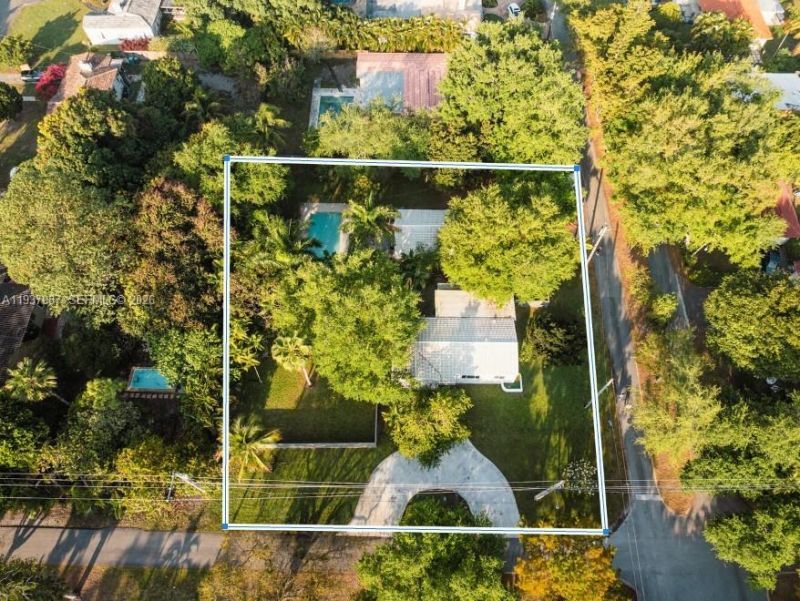 11660 NE 8th Ave, Biscayne Park, FL 33161 Photo