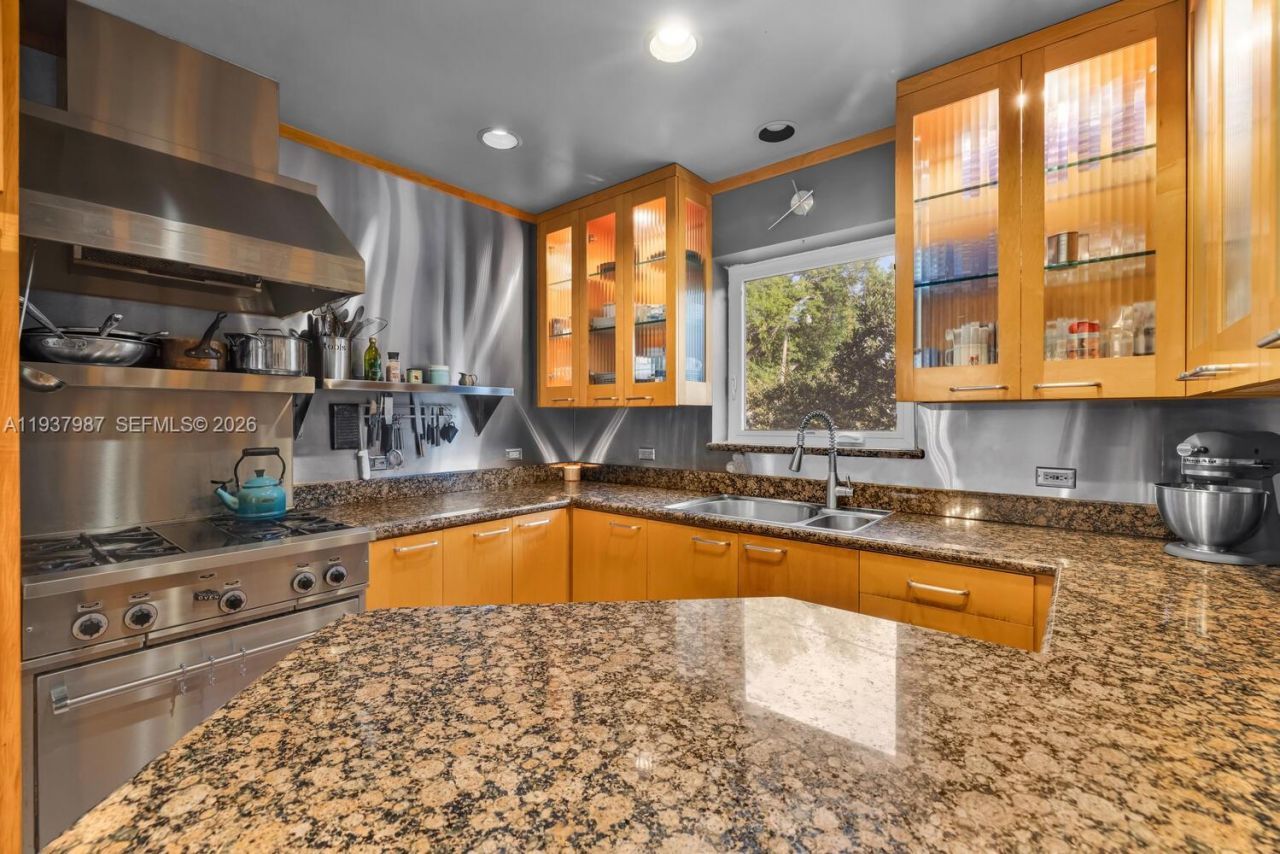 11660 NE 8th Ave, Biscayne Park, FL 33161 Photo