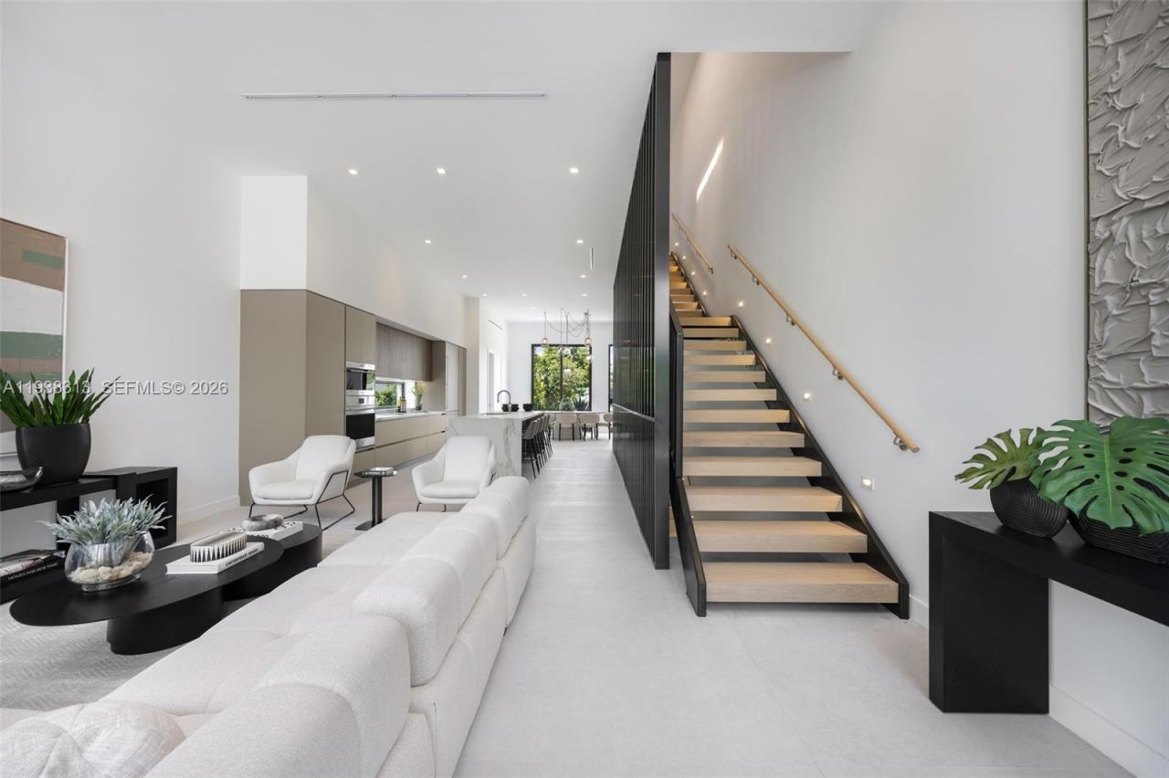 92 SW 28th Rd , Unit 4, Miami, FL 33129 Photo