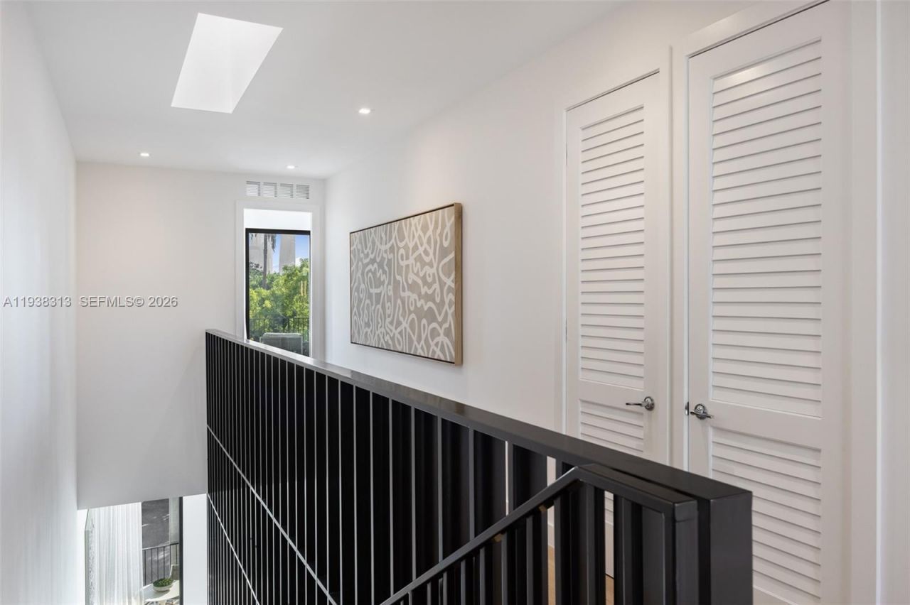 92 SW 28th Rd , Unit 4, Miami, FL 33129 Photo