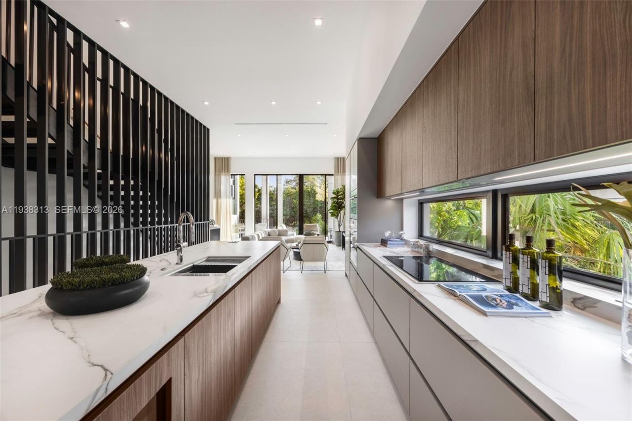 92 SW 28th Rd , Unit 4, Miami, FL 33129 Photo