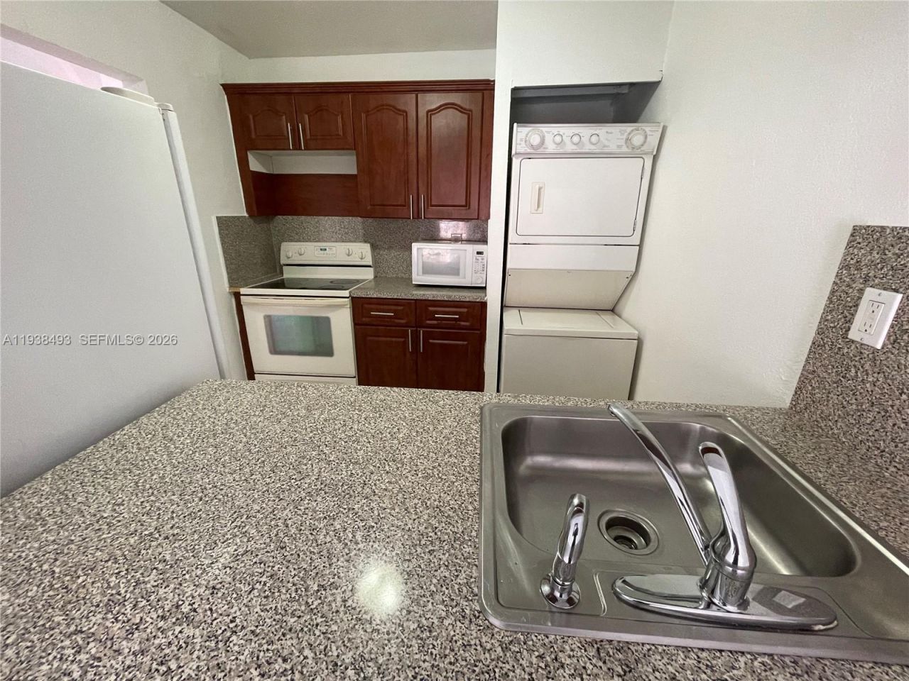 460 E 23rd St, Unit 319, Hialeah, FL 33013 Photo