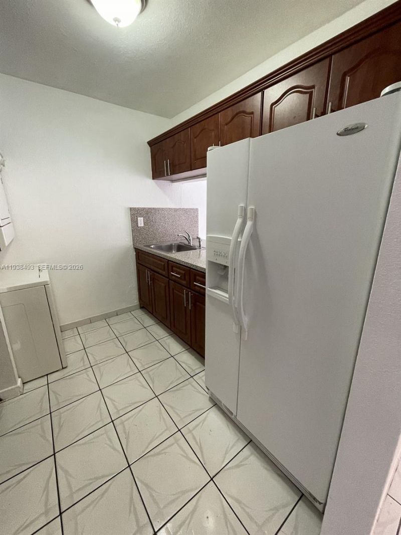 460 E 23rd St, Unit 319, Hialeah, FL 33013 Photo