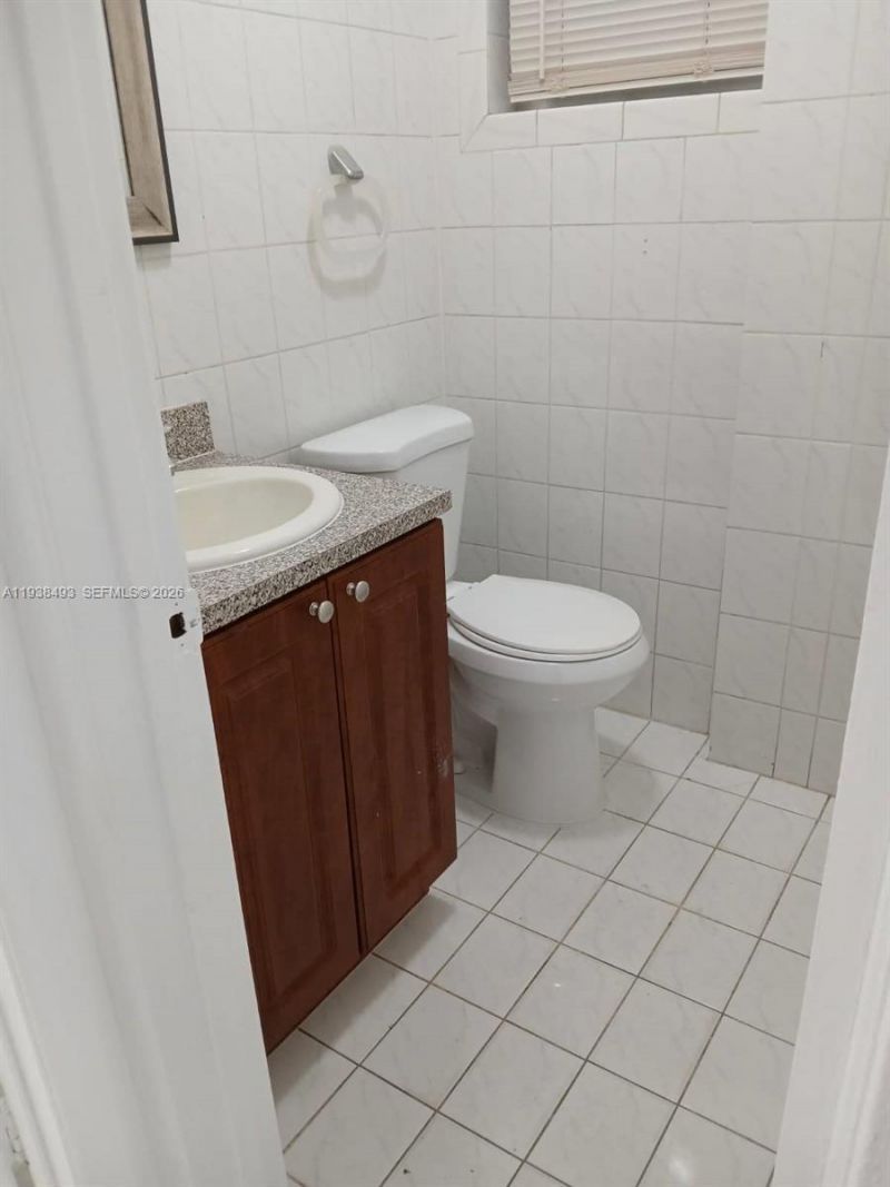 460 E 23rd St, Unit 319, Hialeah, FL 33013 Photo