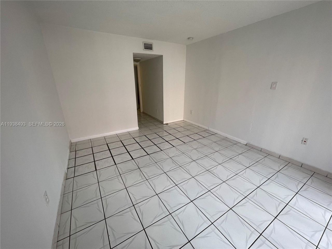 460 E 23rd St, Unit 319, Hialeah, FL 33013 Photo