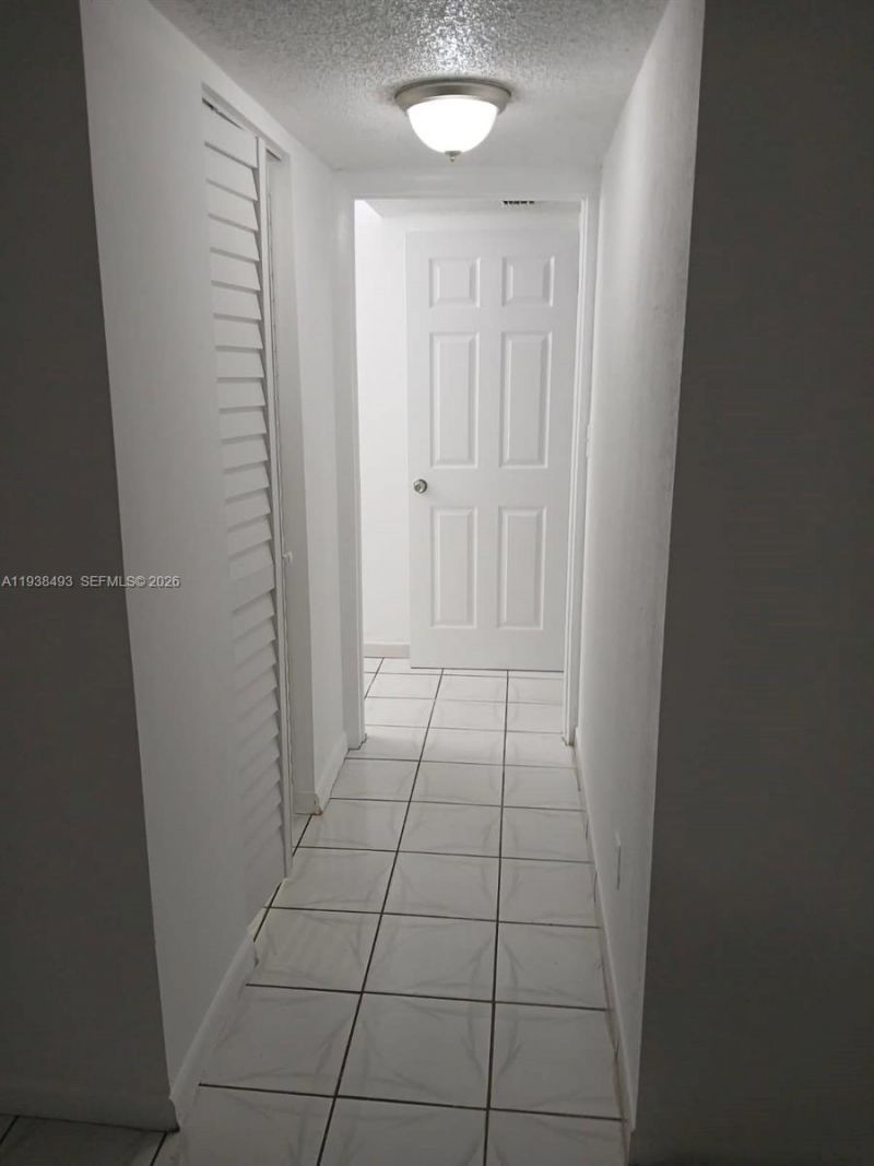 460 E 23rd St, Unit 319, Hialeah, FL 33013 Photo