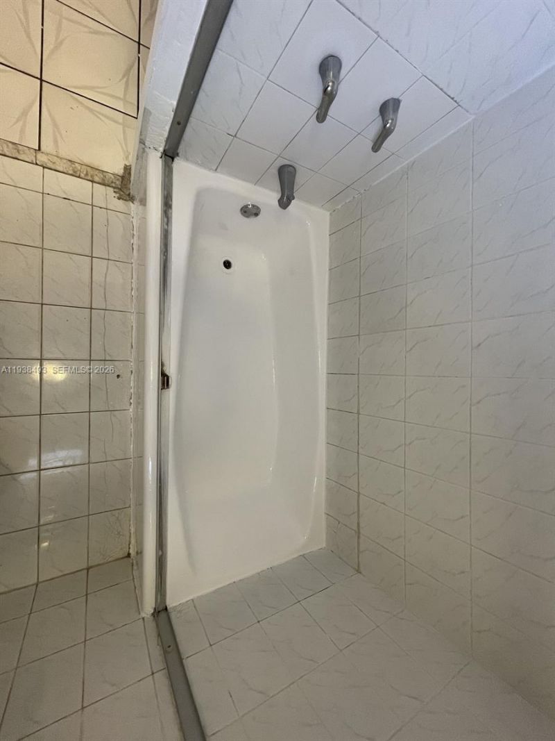 460 E 23rd St, Unit 319, Hialeah, FL 33013 Photo