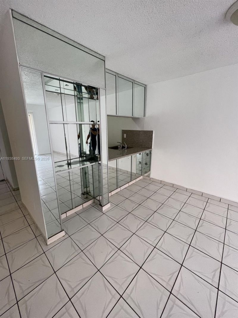 460 E 23rd St, Unit 319, Hialeah, FL 33013 Photo