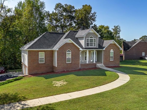 1101 Rustling Oaks Dr, Pleasant View, TN 37146