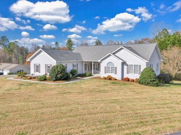 28 Queen Mothers CT, Wirtz, VA 24184