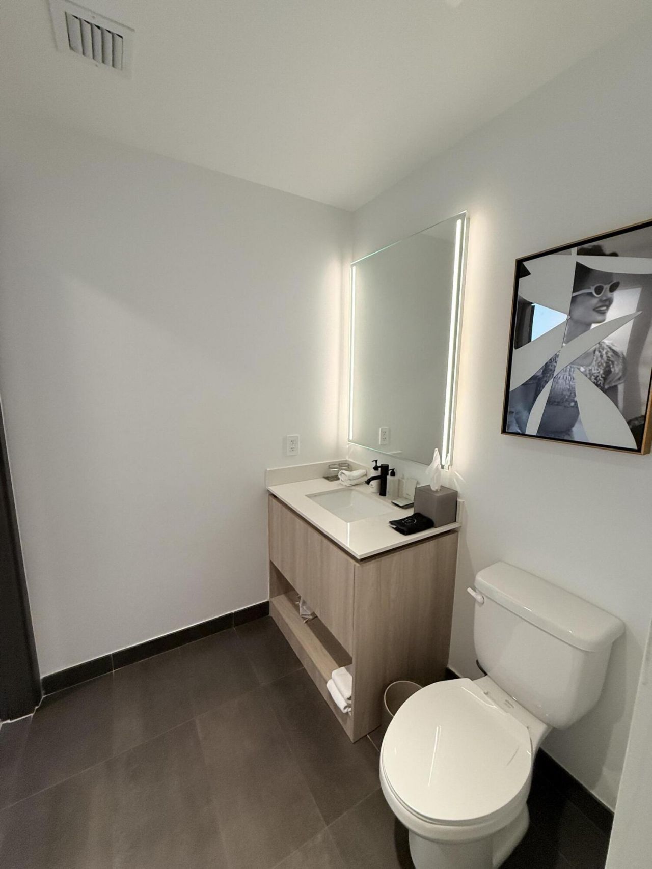 398 NE 5th Street, Unit 1715, Miami, FL 33132 Photo