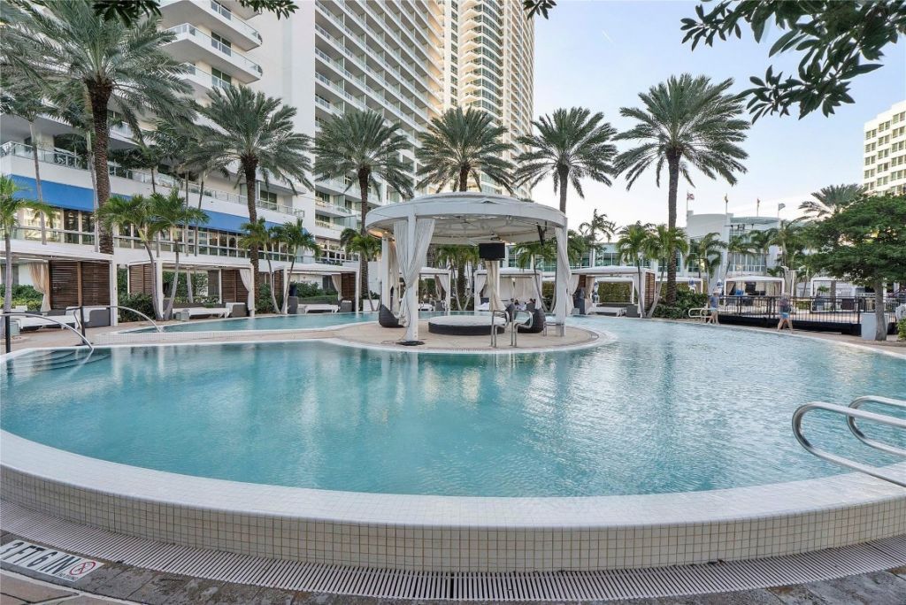 4401 Collins Avenue, Unit 2701, Miami Beach, FL 33140 Photo