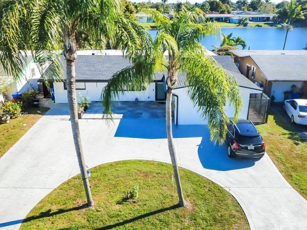 1511 NW 87th Way, Pembroke Pines, FL 33024