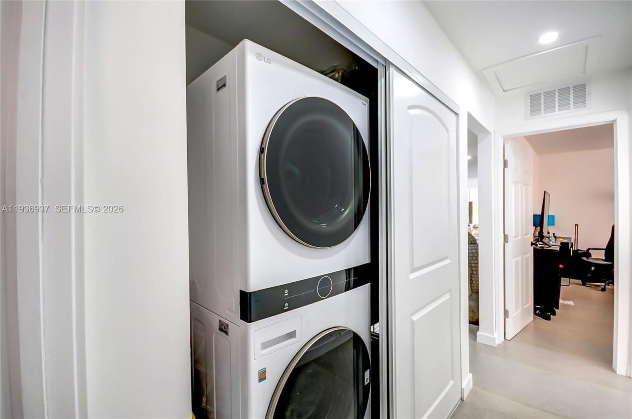 1511 NW 87th Way, Pembroke Pines, FL 33024 Photo