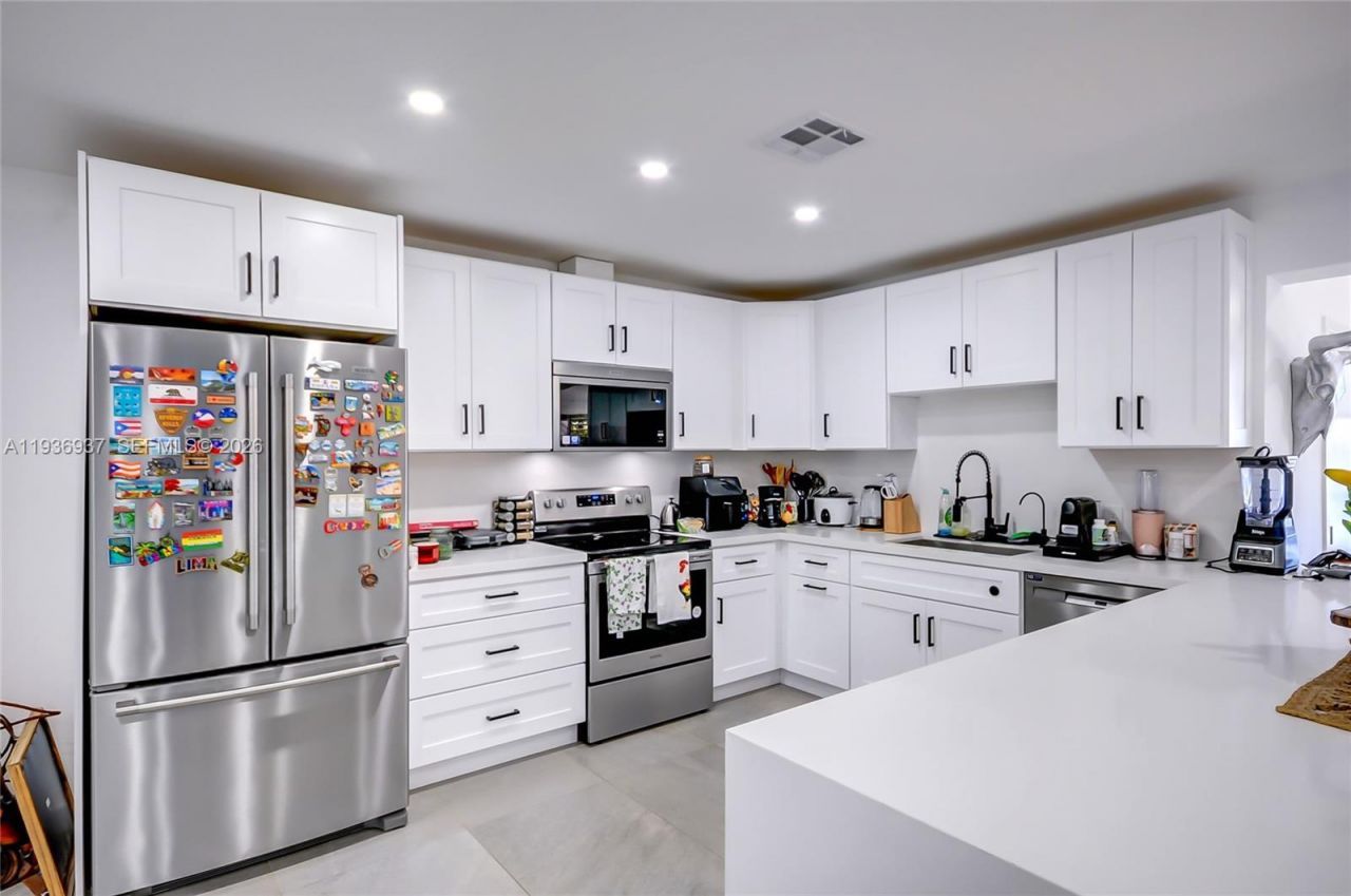 1511 NW 87th Way, Pembroke Pines, FL 33024 Photo