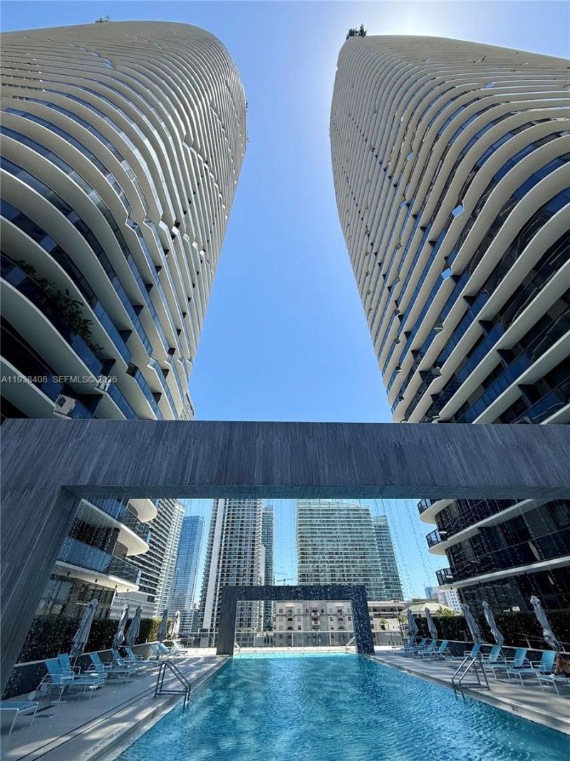 55 SW 9th St, Unit 1808, Miami, FL 33130 Photo