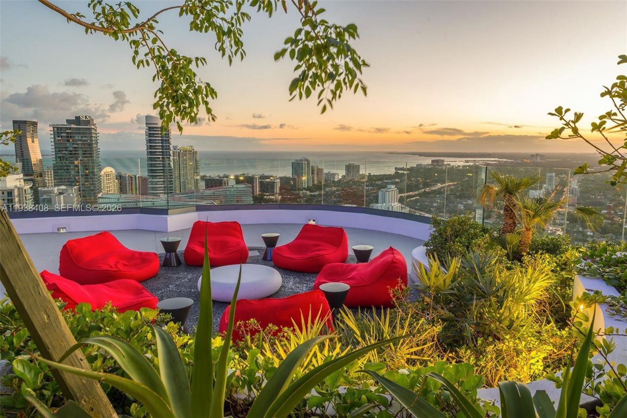 55 SW 9th St, Unit 1808, Miami, FL 33130 Photo