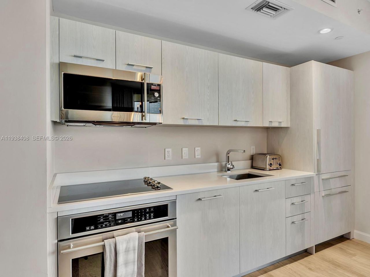 55 SW 9th St, Unit 1808, Miami, FL 33130 Photo