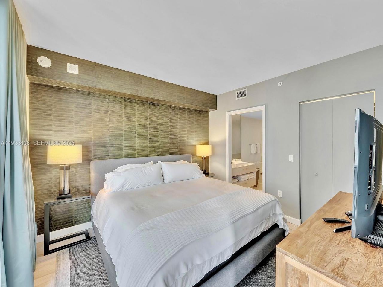 55 SW 9th St, Unit 1808, Miami, FL 33130 Photo