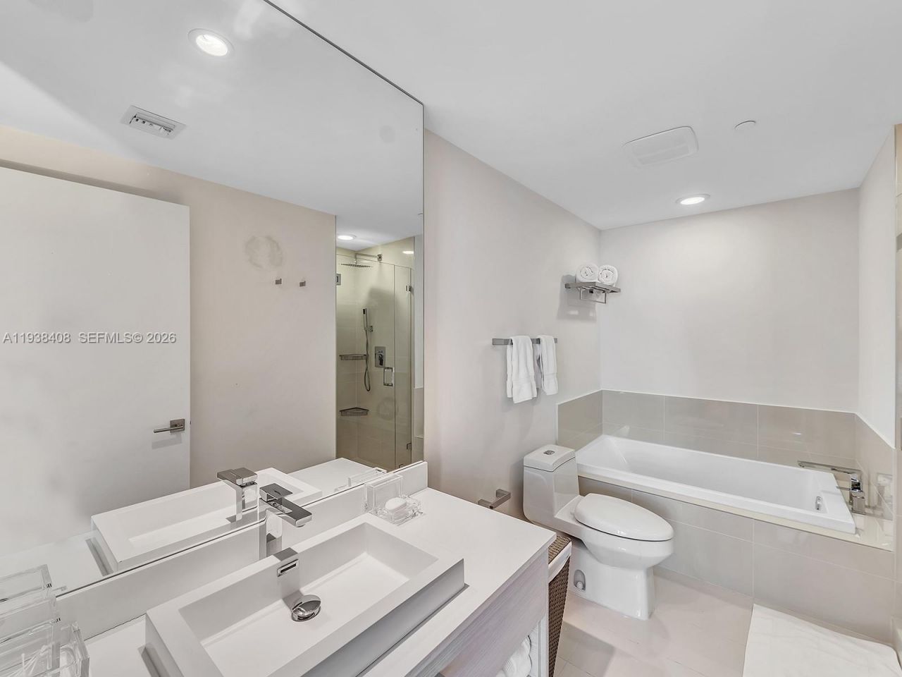 55 SW 9th St, Unit 1808, Miami, FL 33130 Photo
