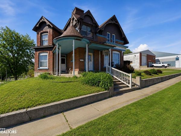 1003 Edgington Avenue, Eldora, IA 50627