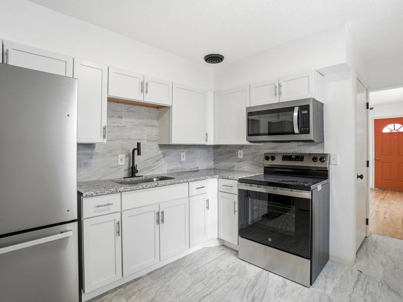 2593 Atwood Terrace, Columbus, OH 43211 Photo 9